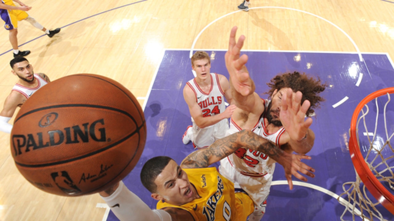 Lakers rally from 19-point deficit to beat Bulls 103-94 (Nov 21, 2017)
